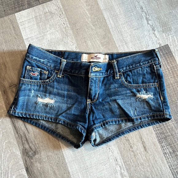 Hollister Denim Distressed Dark Wash Jean Shorty Booty Shorts Size 1 w25 - Picture 2 of 9